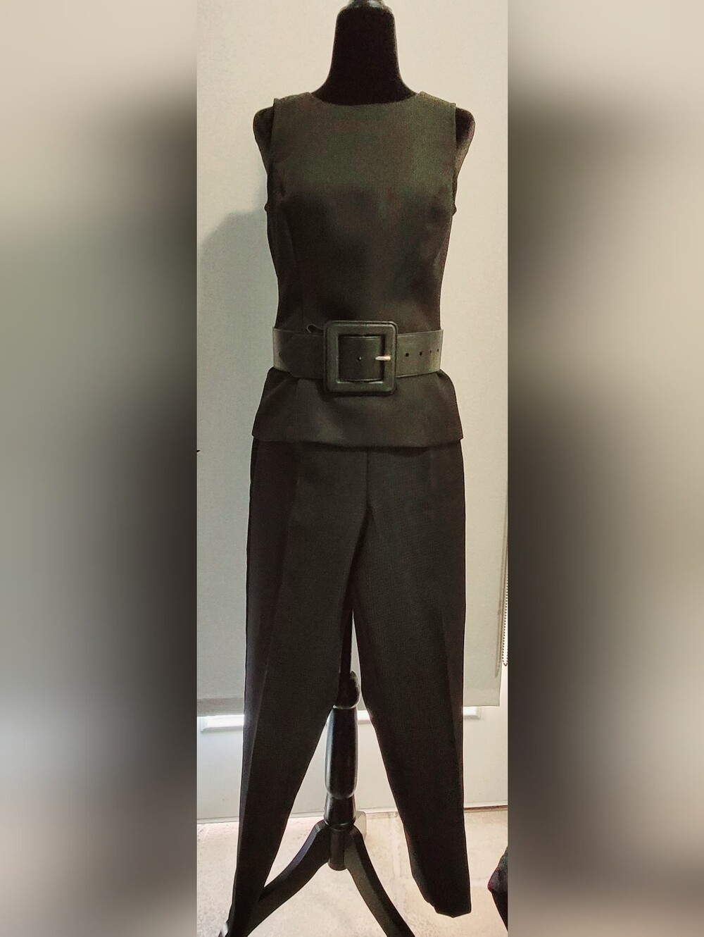 Vintage Black 2 Piece Suit, Slim Fit Cigarette Style Pants. Size 2 Any Occasion